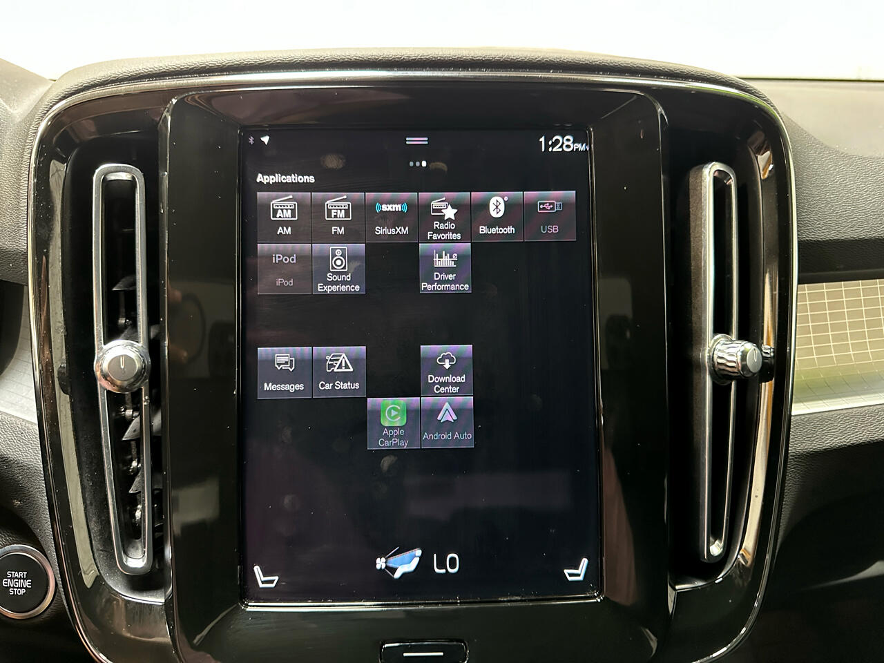 2022 Volvo XC40 Momentum photo 46