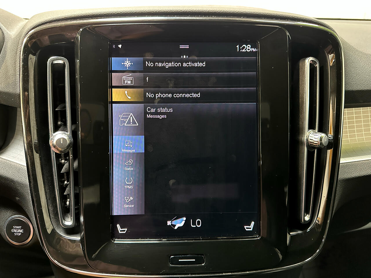 2022 Volvo XC40 Momentum photo 47