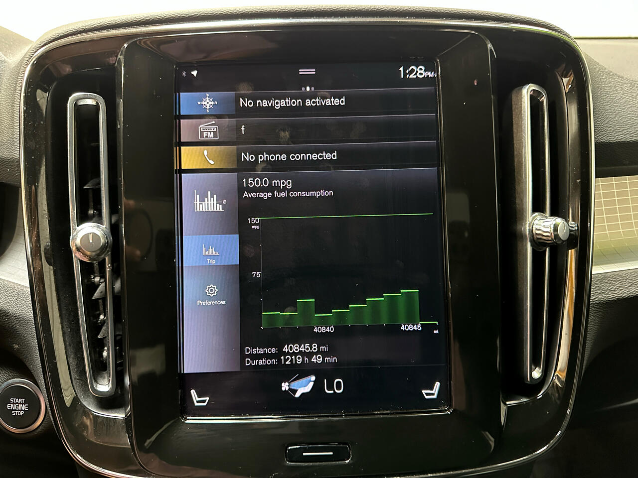2022 Volvo XC40 Momentum photo 48