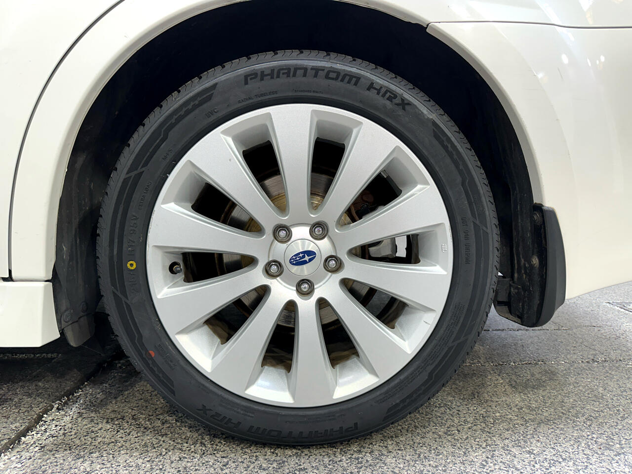 2011 Subaru Legacy 2.5i Limited photo 40