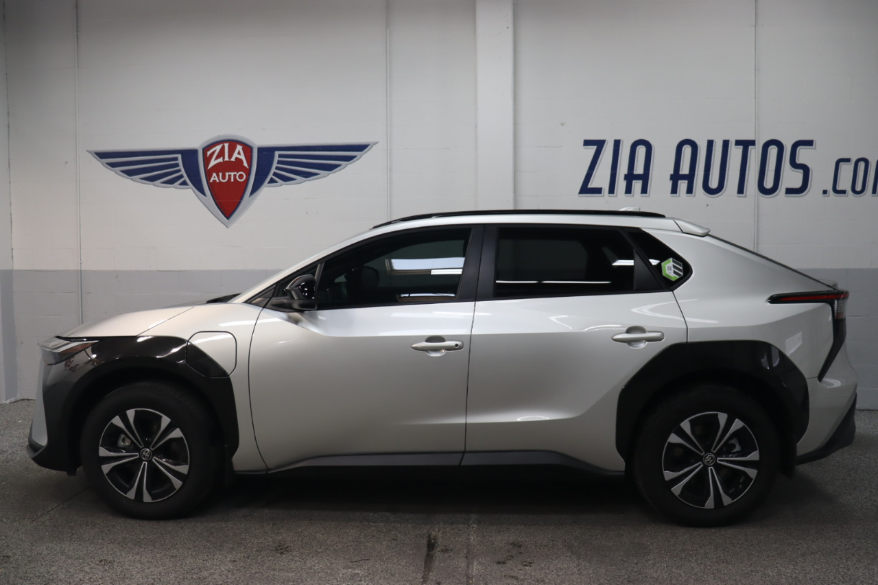 2024 Toyota bZ4X XLE photo 2