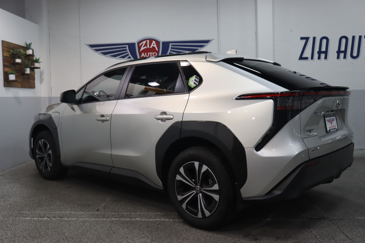 2024 Toyota bZ4X XLE photo 3