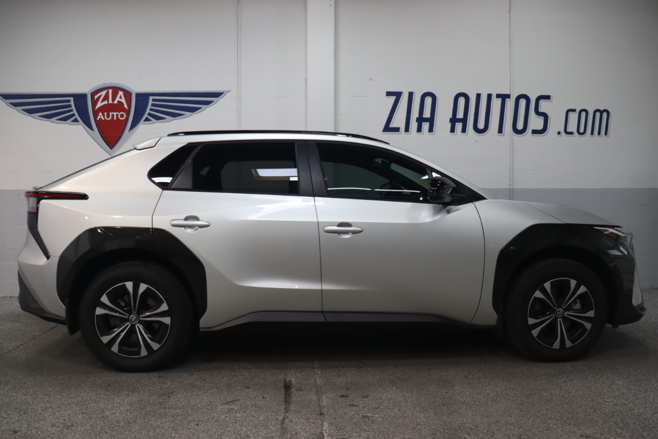 2024 Toyota bZ4X XLE photo 6