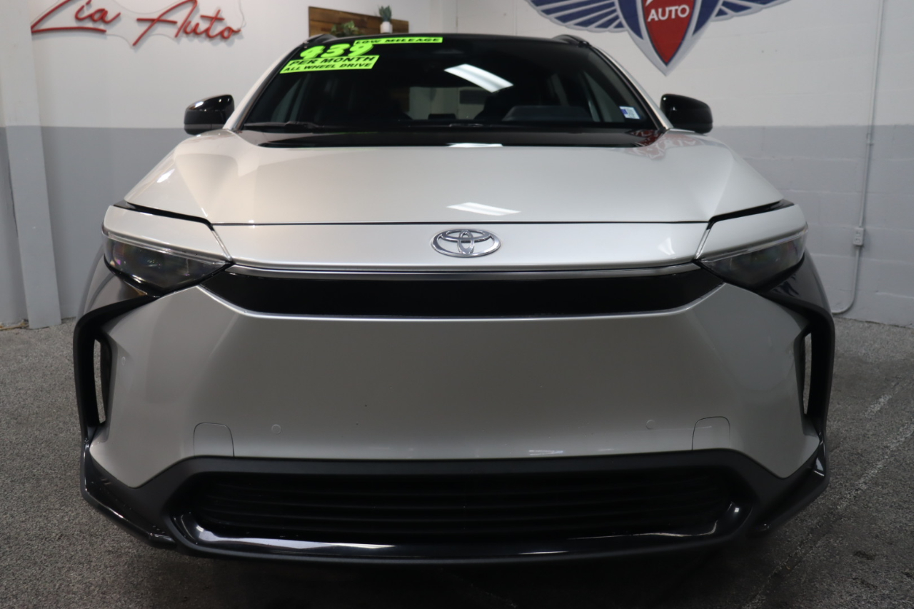 2024 Toyota bZ4X XLE photo 8