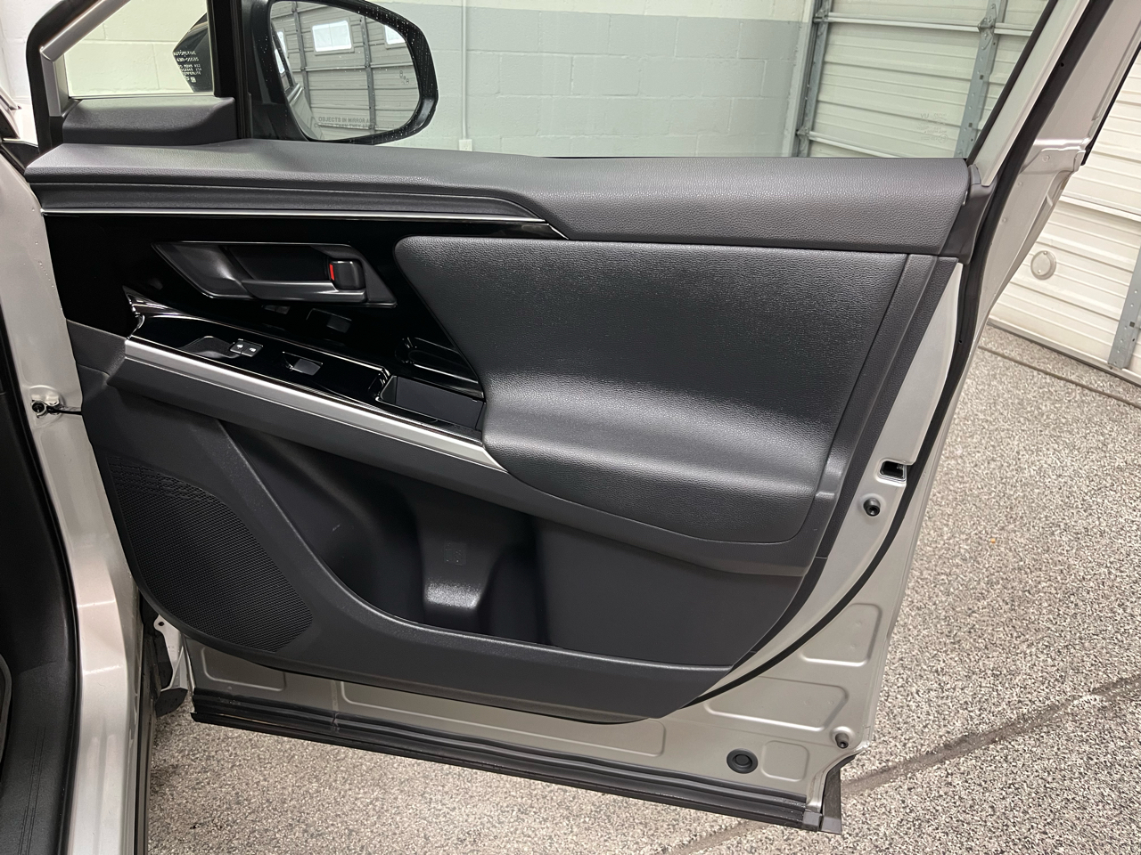 2024 Toyota bZ4X XLE photo 25