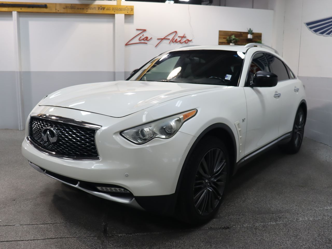 2017 Infiniti QX70 4d SUV RWD