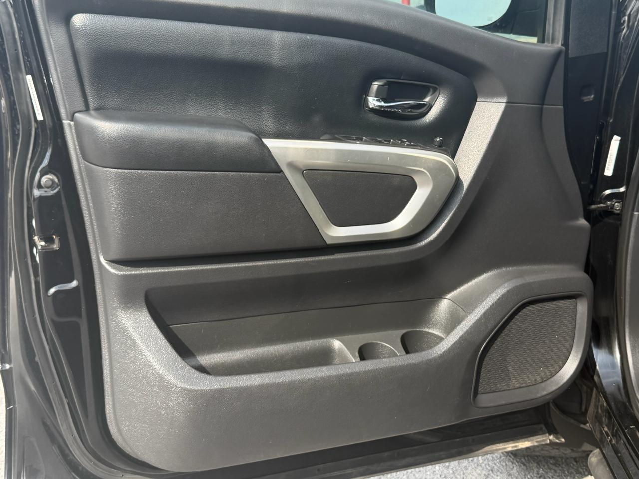 Nissan Titan 4x2 Crew Cab SV 2021