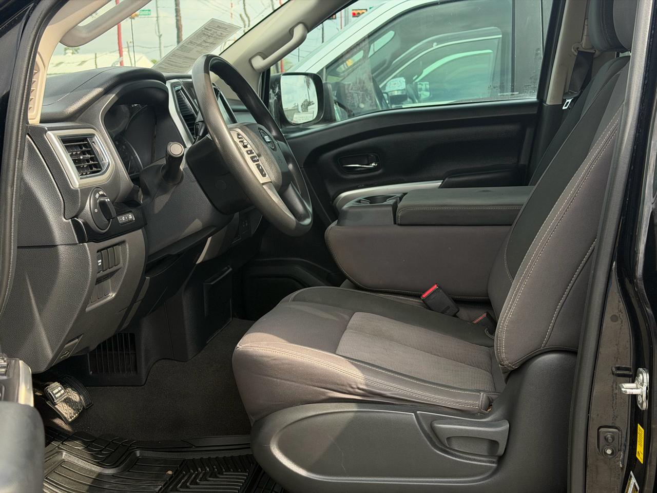 Nissan Titan 4x2 Crew Cab SV 2021