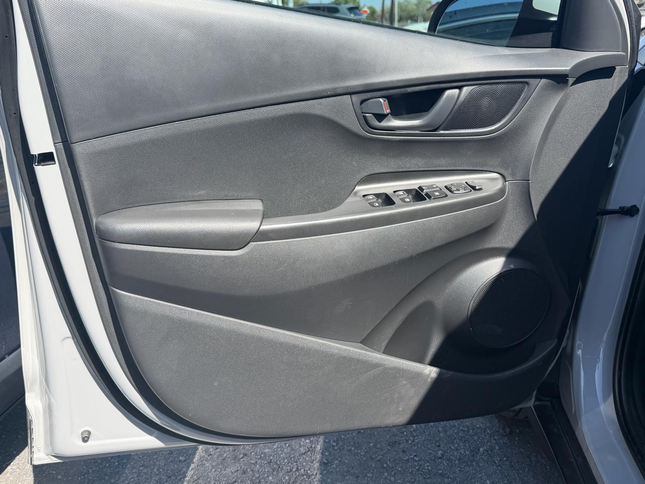 Hyundai Kona SEL Auto FWD 2023