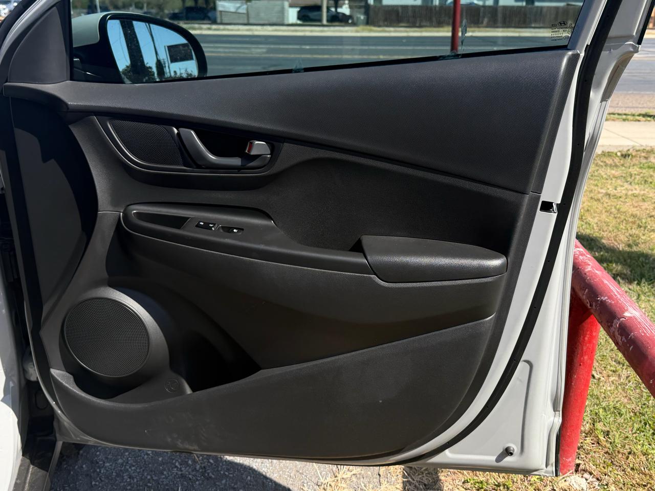 Hyundai Kona SEL Auto FWD 2023