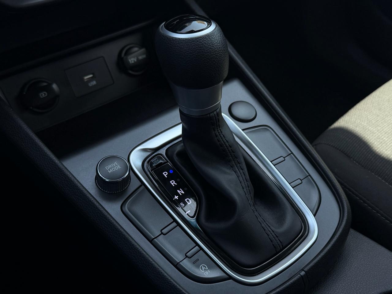 Hyundai Kona SEL Auto FWD 2023