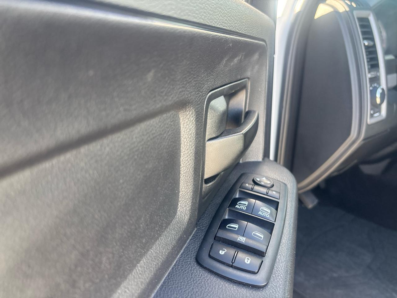 RAM 1500 4WD Crew Cab 140.5" Tradesman 2015