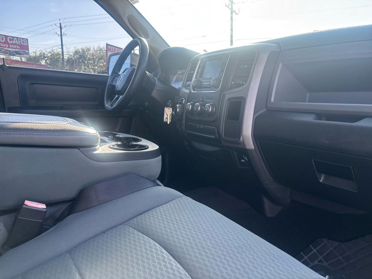 RAM 1500 4WD Crew Cab 140.5" Tradesman 2015