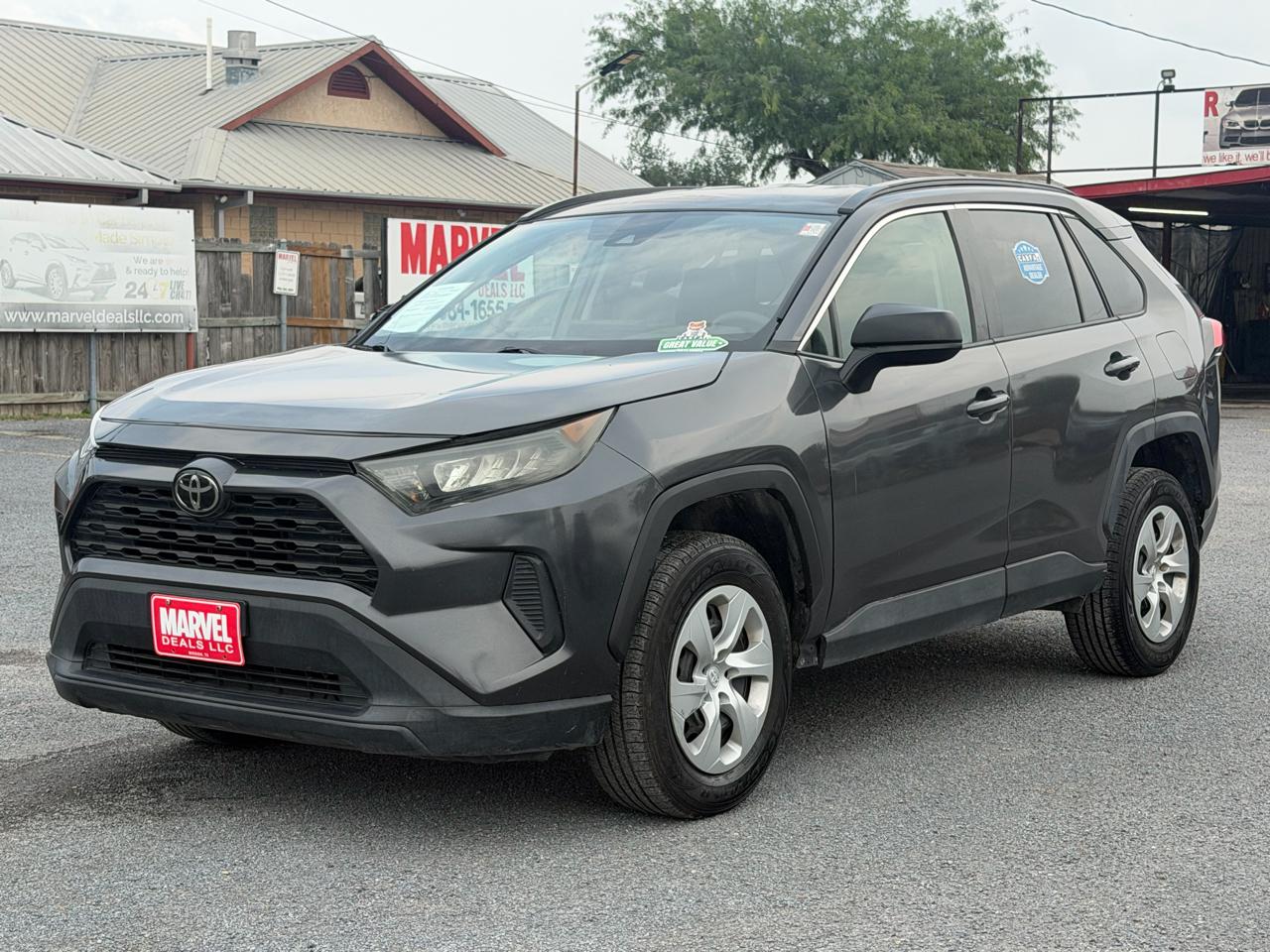 Toyota RAV4 LE FWD (Natl) 2021