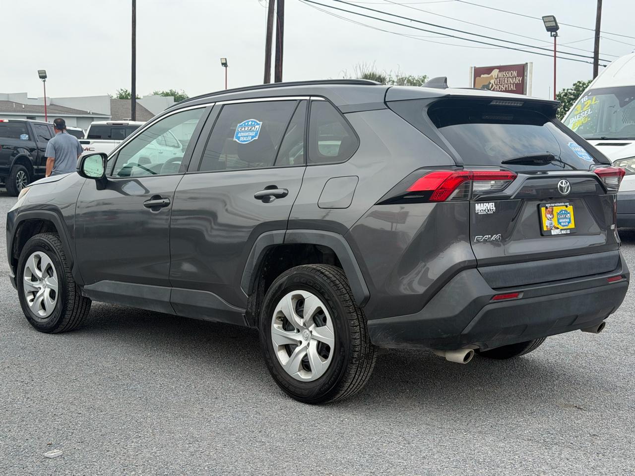 Toyota RAV4 LE FWD (Natl) 2021