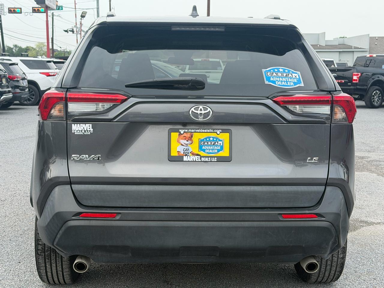 Toyota RAV4 LE FWD (Natl) 2021