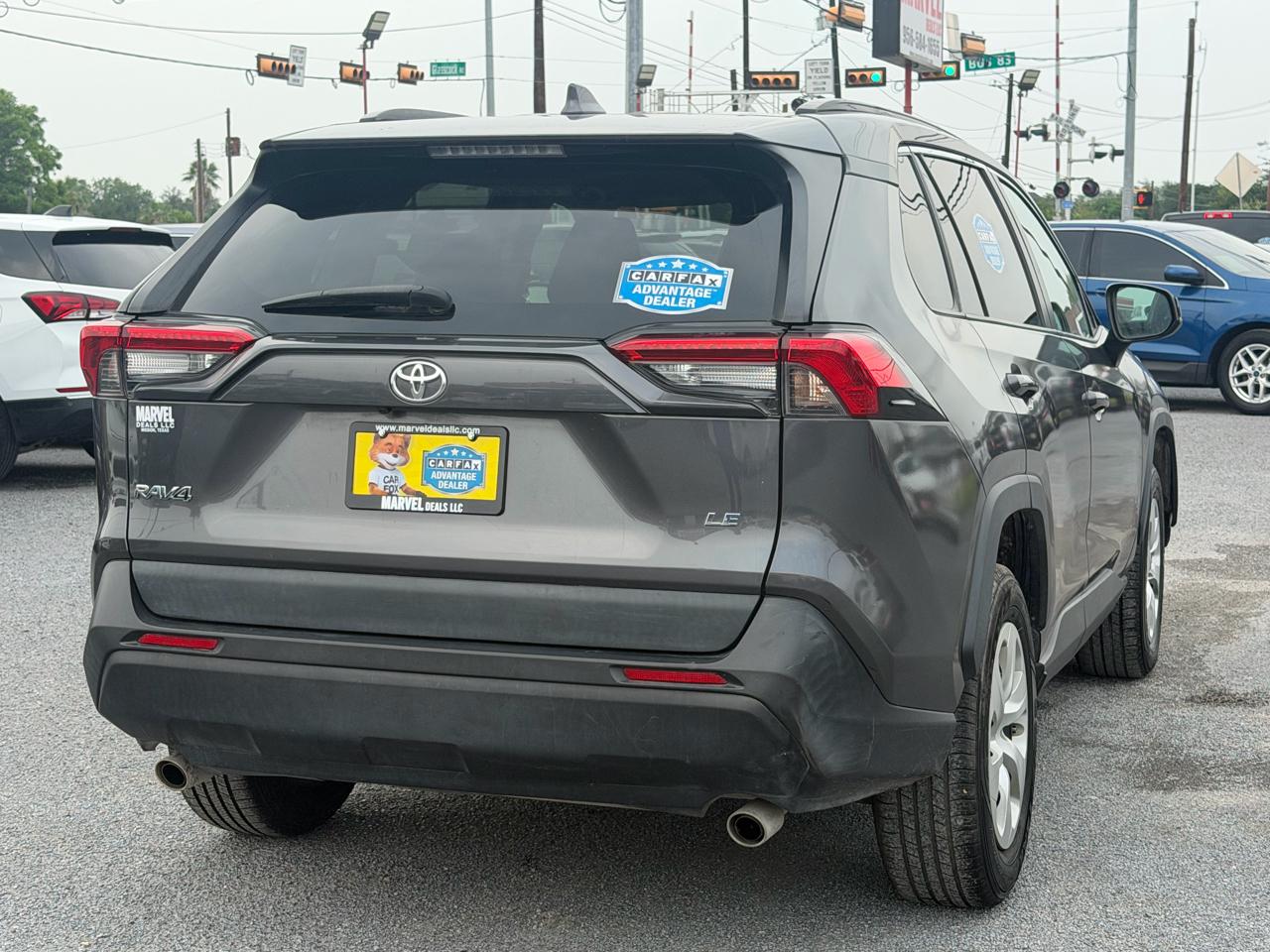 Toyota RAV4 LE FWD (Natl) 2021