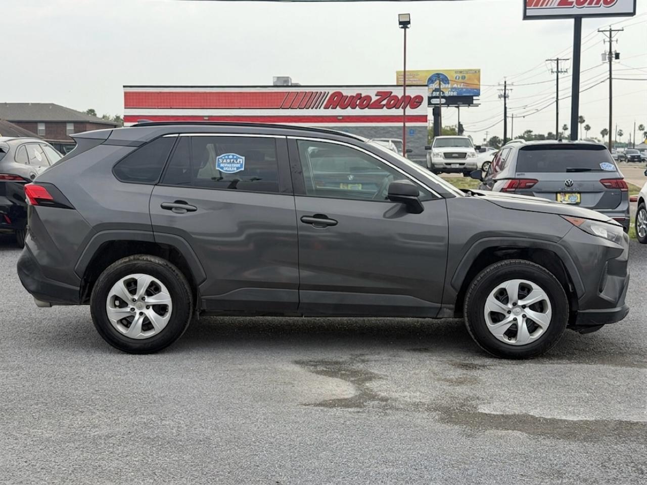 Toyota RAV4 LE FWD (Natl) 2021