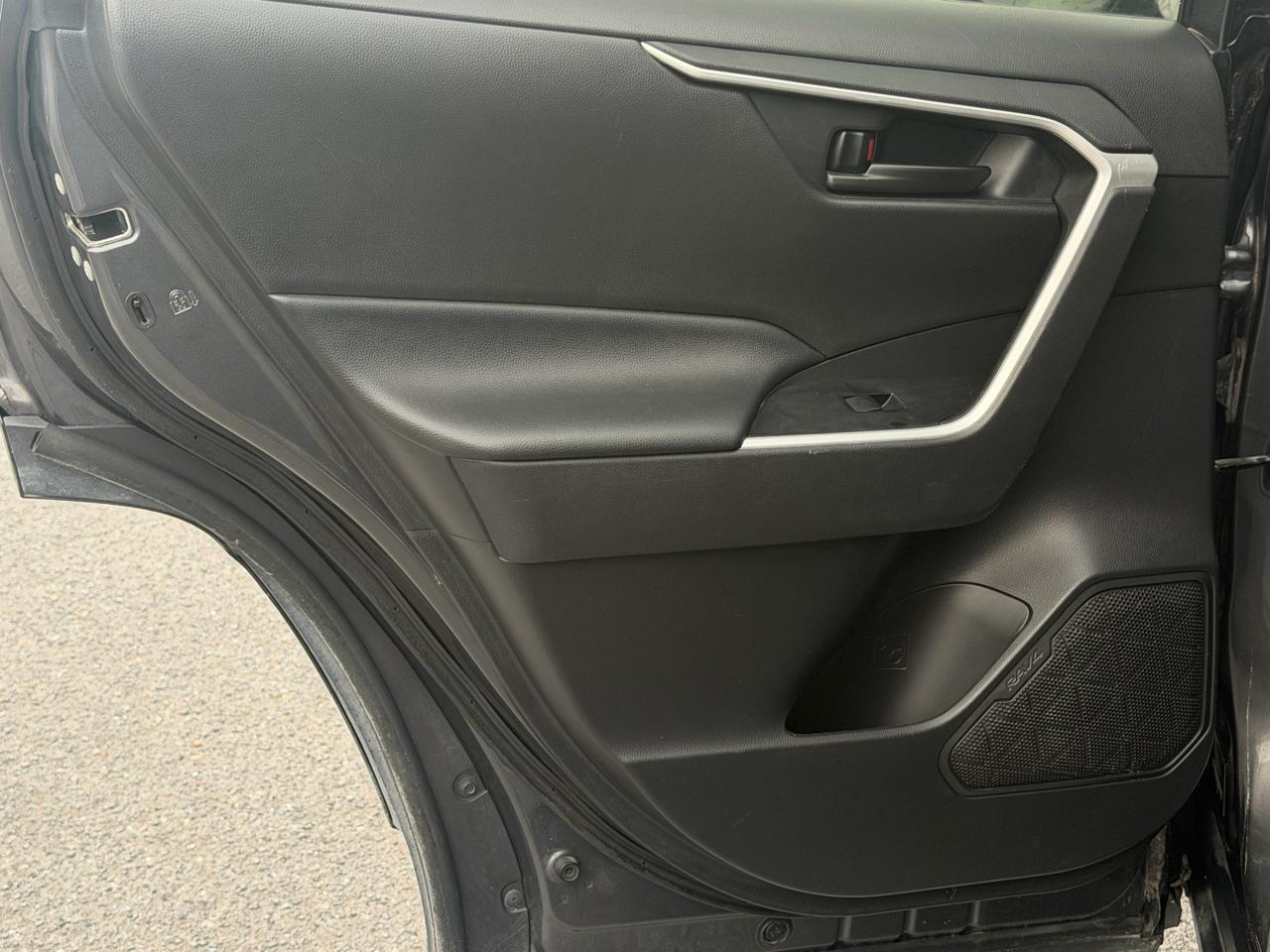 Toyota RAV4 LE FWD (Natl) 2021