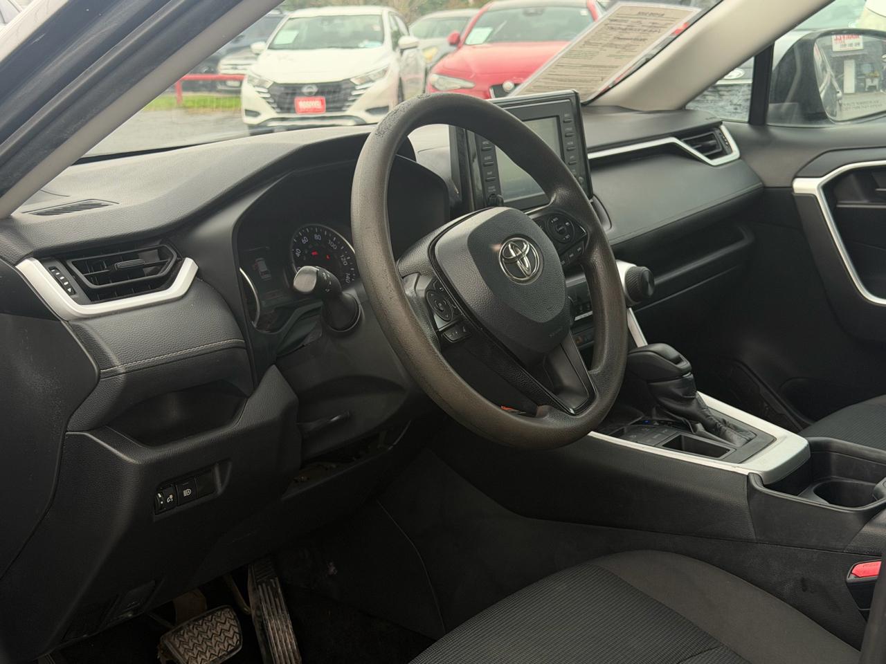 Toyota RAV4 LE FWD (Natl) 2021