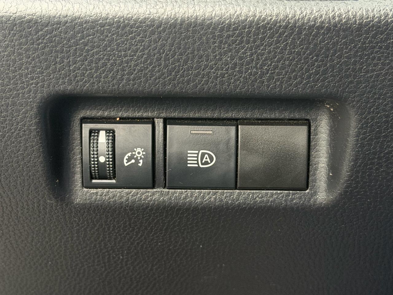 Toyota RAV4 LE FWD (Natl) 2021