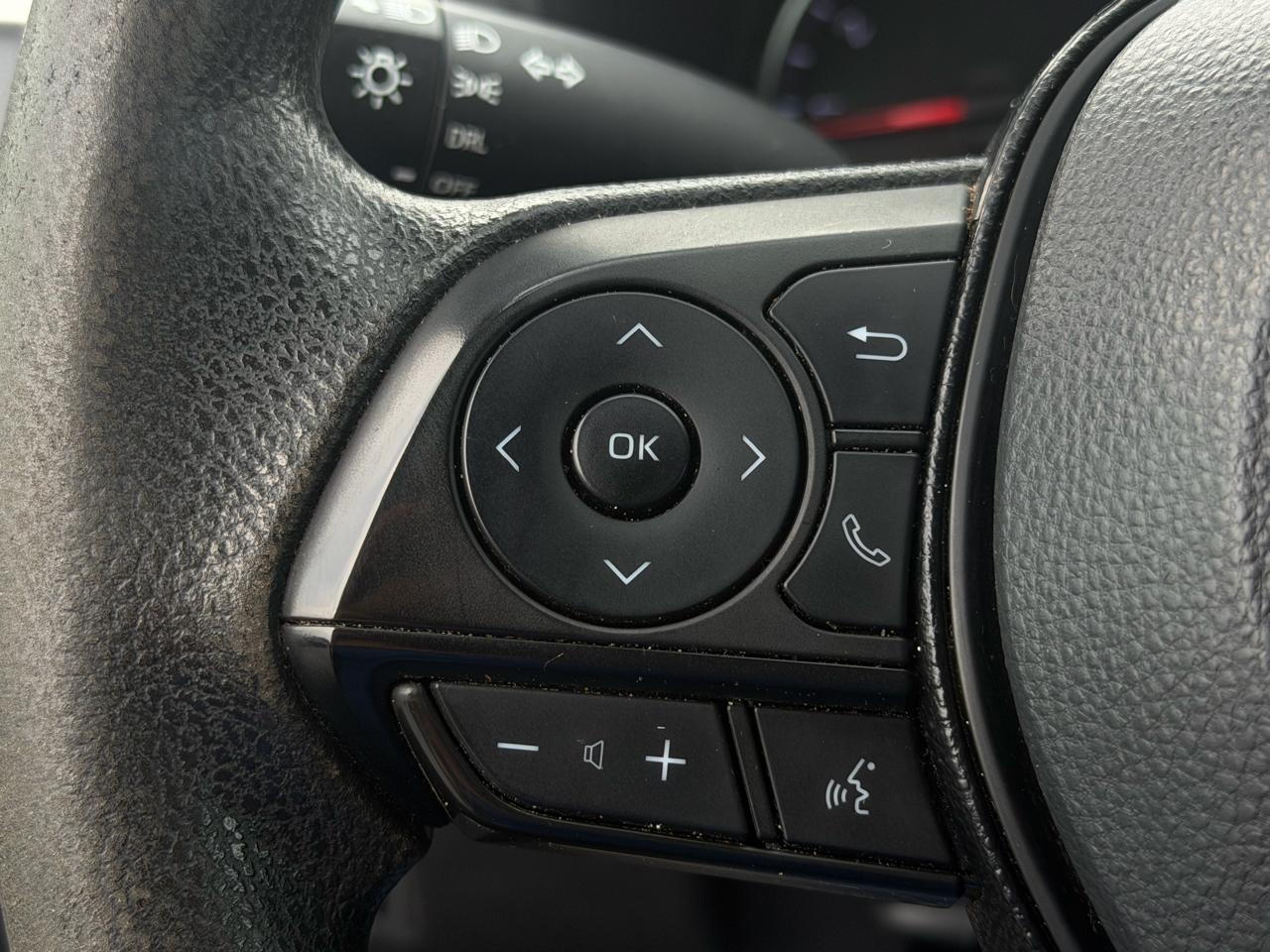 Toyota RAV4 LE FWD (Natl) 2021
