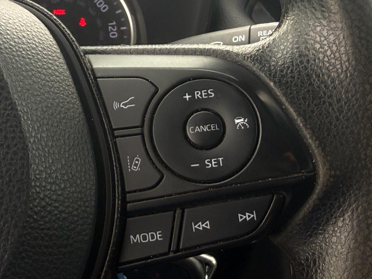 Toyota RAV4 LE FWD (Natl) 2021