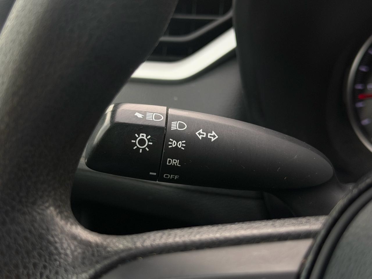 Toyota RAV4 LE FWD (Natl) 2021