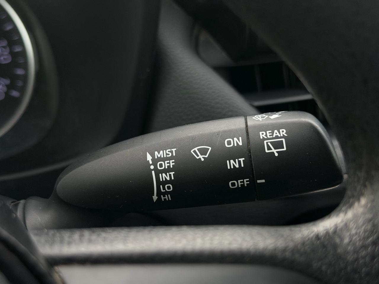 Toyota RAV4 LE FWD (Natl) 2021