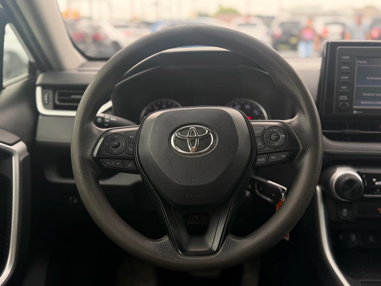 Toyota RAV4 LE FWD (Natl) 2021
