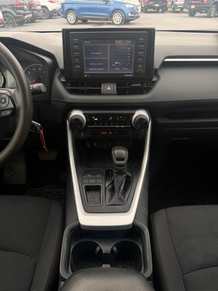 Toyota RAV4 LE FWD (Natl) 2021