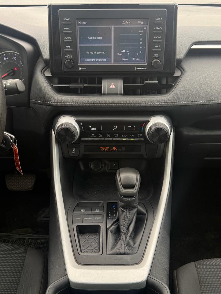 Toyota RAV4 LE FWD (Natl) 2021