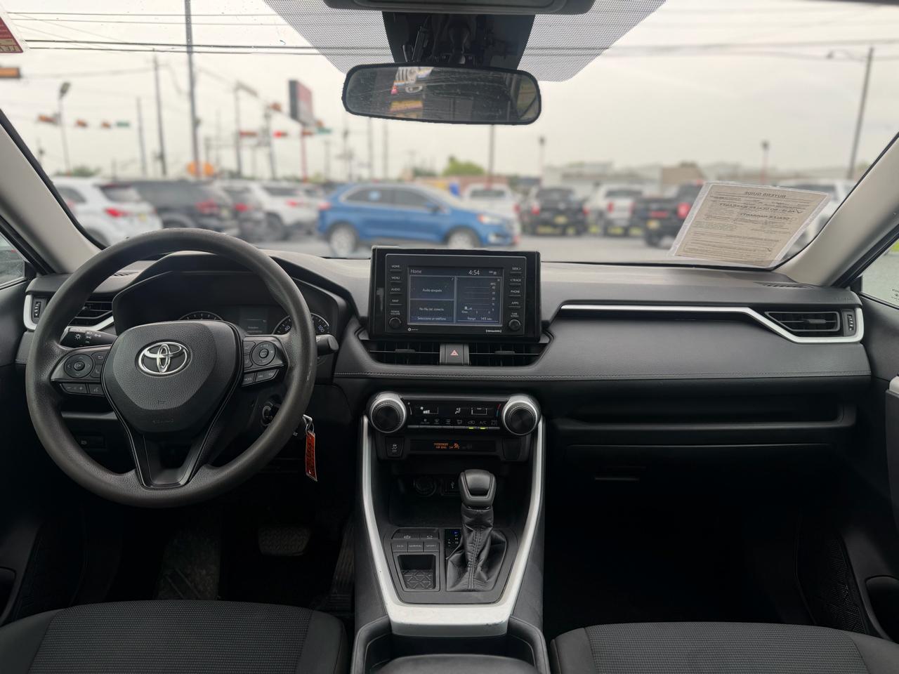 Toyota RAV4 LE FWD (Natl) 2021