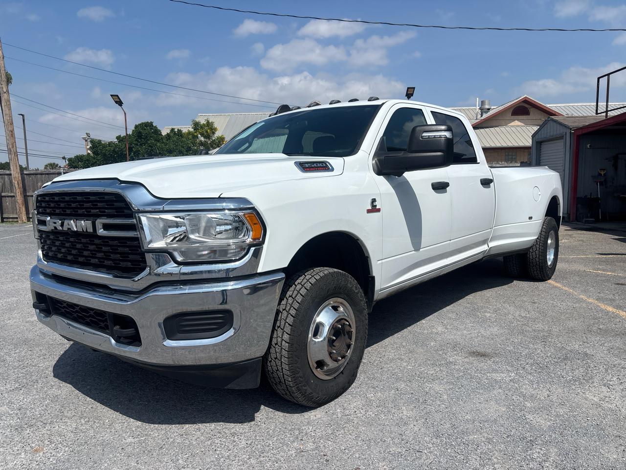 RAM 3500 Tradesman 4x4 Crew Cab 8' Box 2023