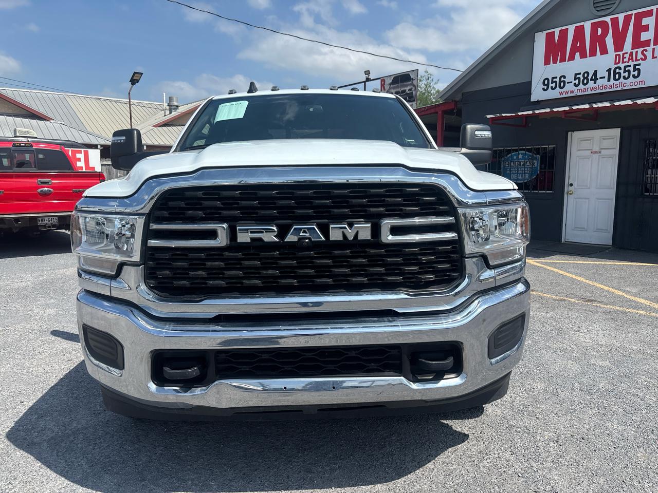 RAM 3500 Tradesman 4x4 Crew Cab 8' Box 2023