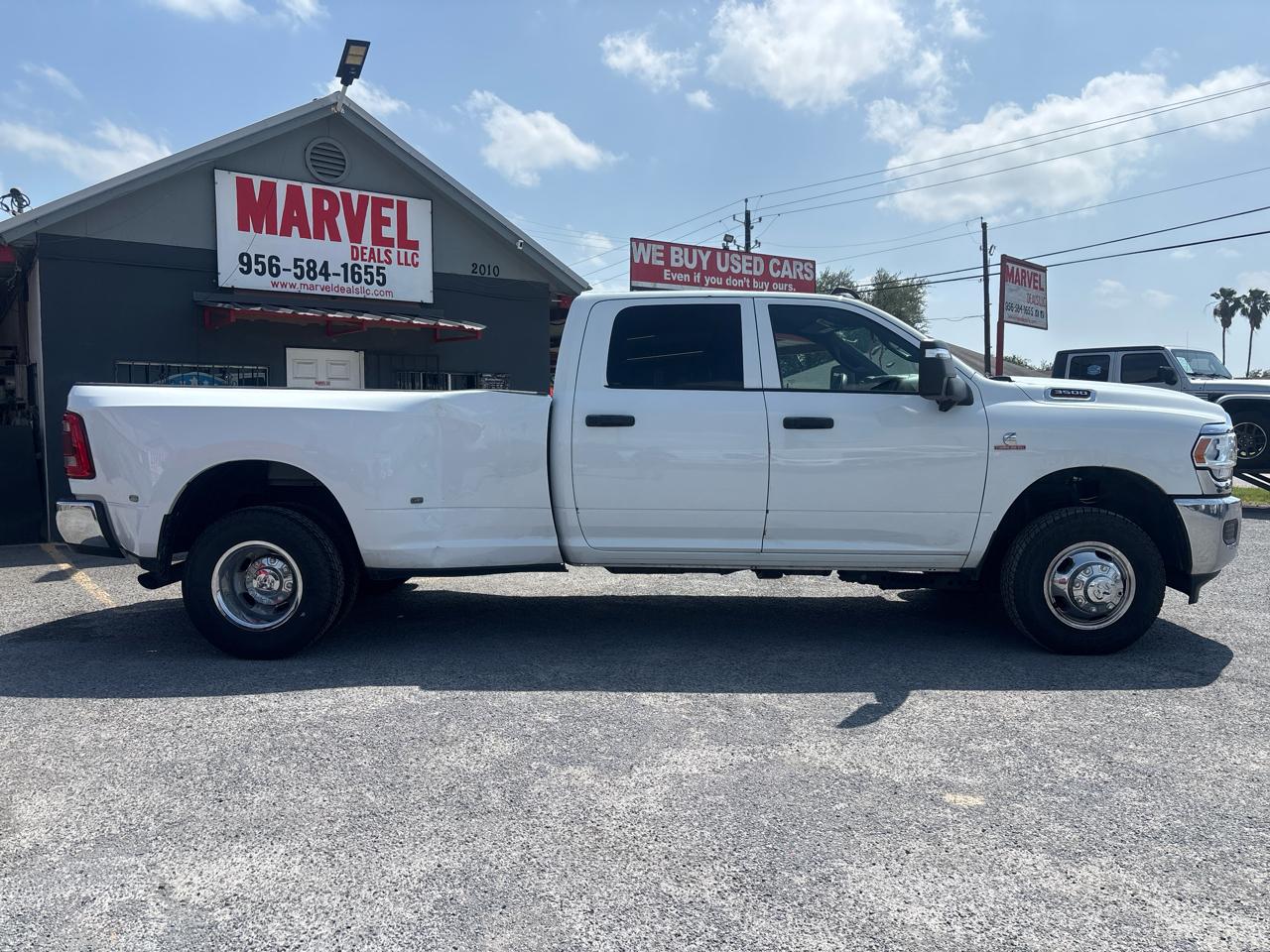 RAM 3500 Tradesman 4x4 Crew Cab 8' Box 2023