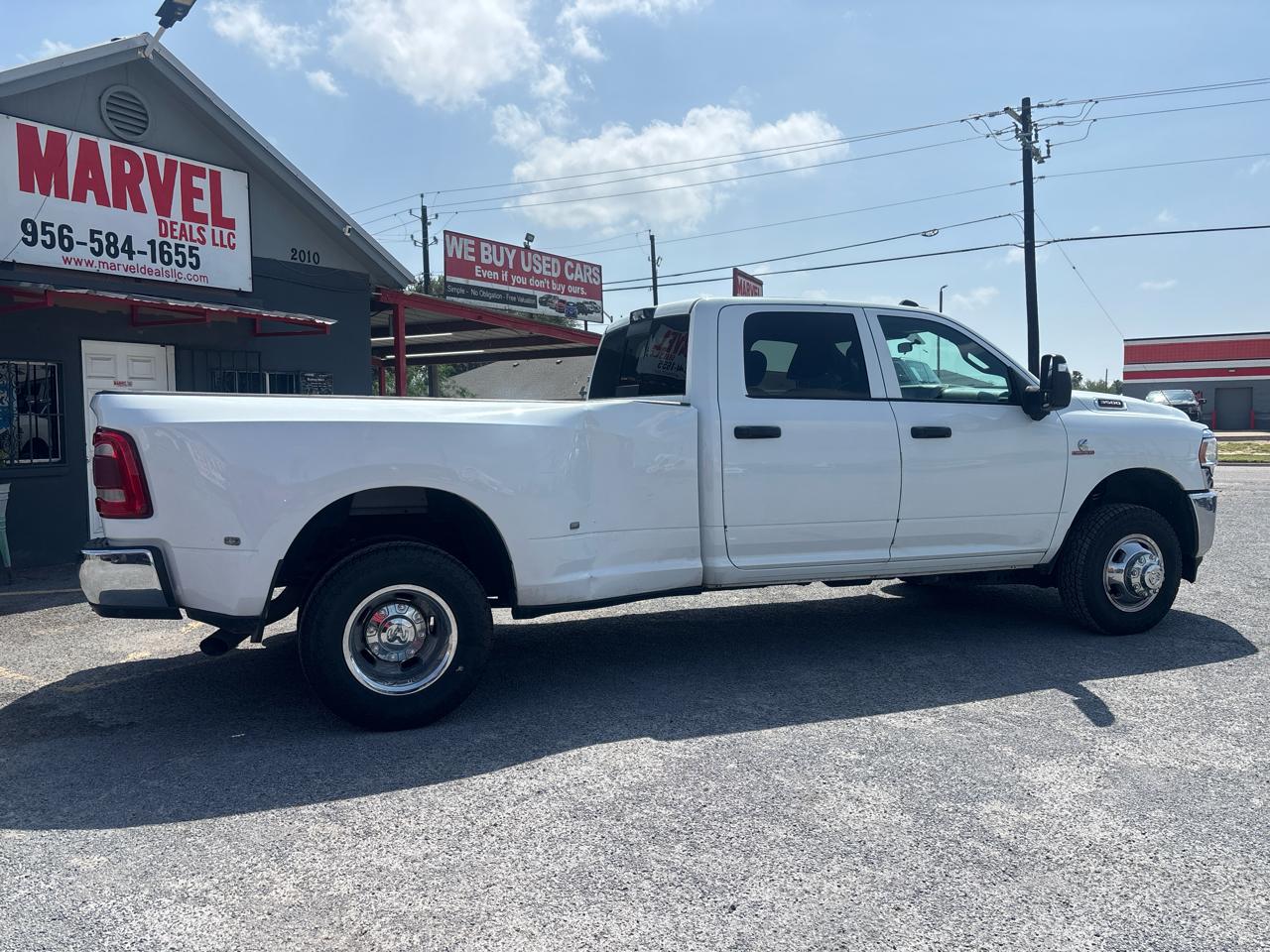 RAM 3500 Tradesman 4x4 Crew Cab 8' Box 2023