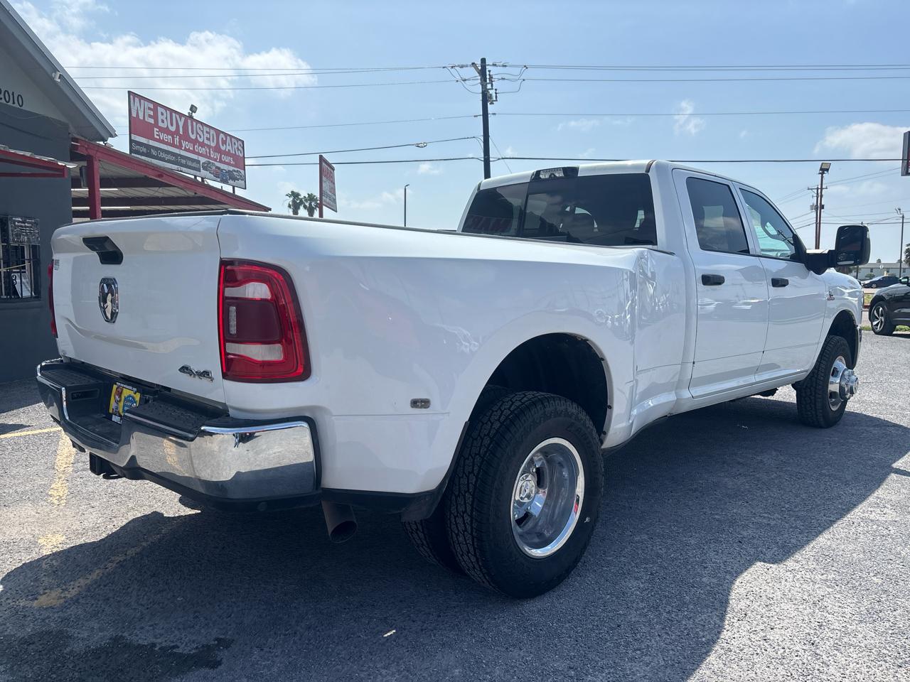 RAM 3500 Tradesman 4x4 Crew Cab 8' Box 2023