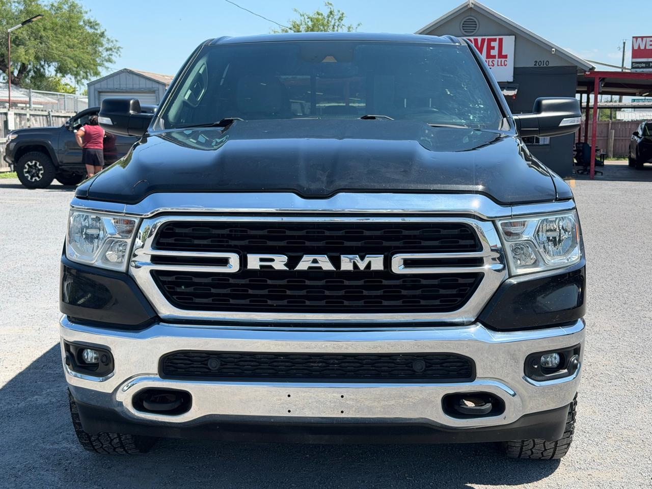RAM 1500 Big Horn 4x4 Crew Cab 5'7" Box 2022