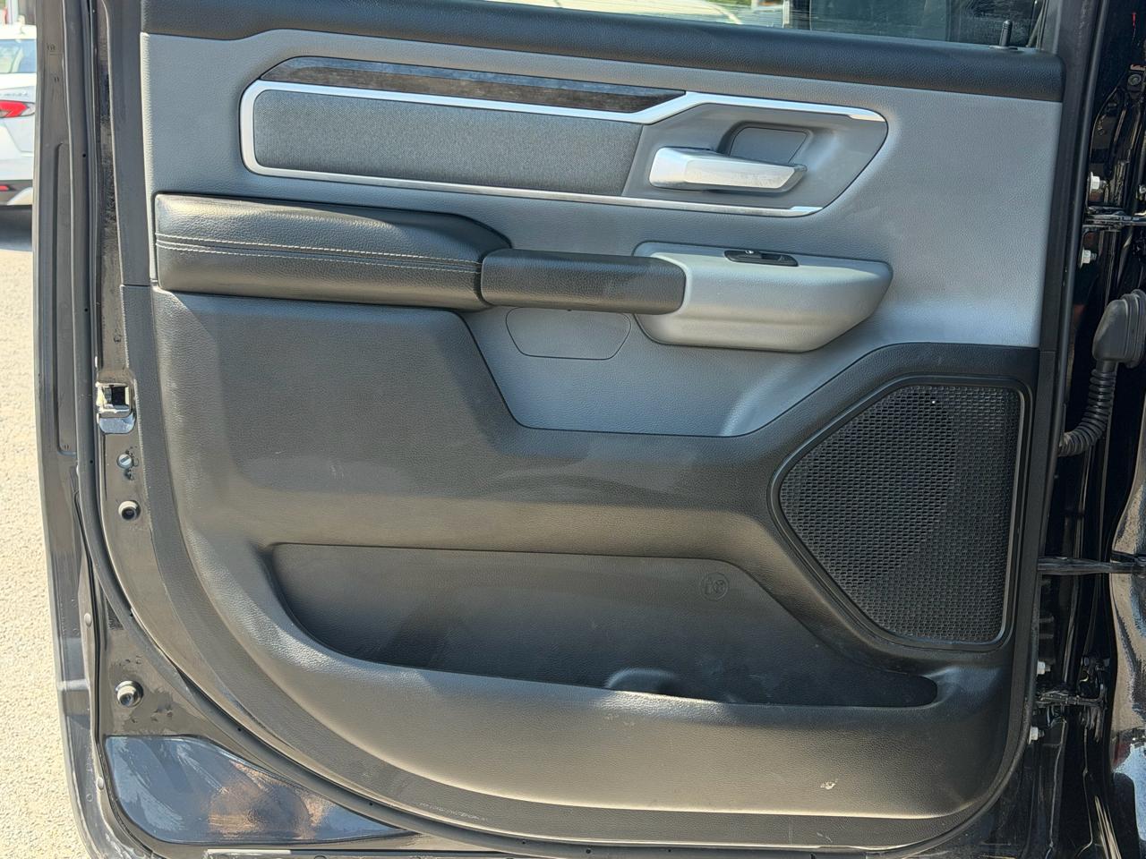 RAM 1500 Big Horn 4x4 Crew Cab 5'7" Box 2022