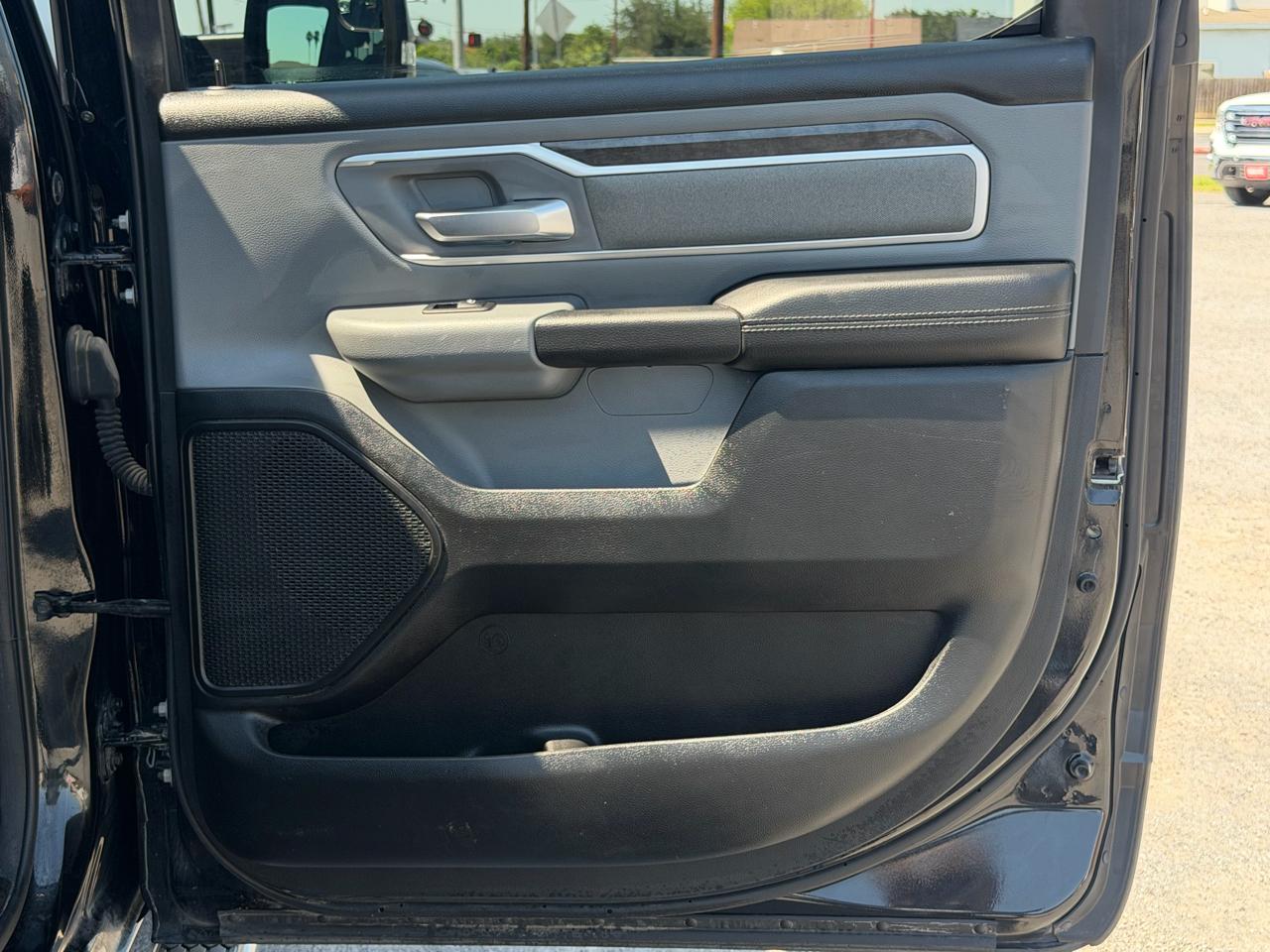 RAM 1500 Big Horn 4x4 Crew Cab 5'7" Box 2022