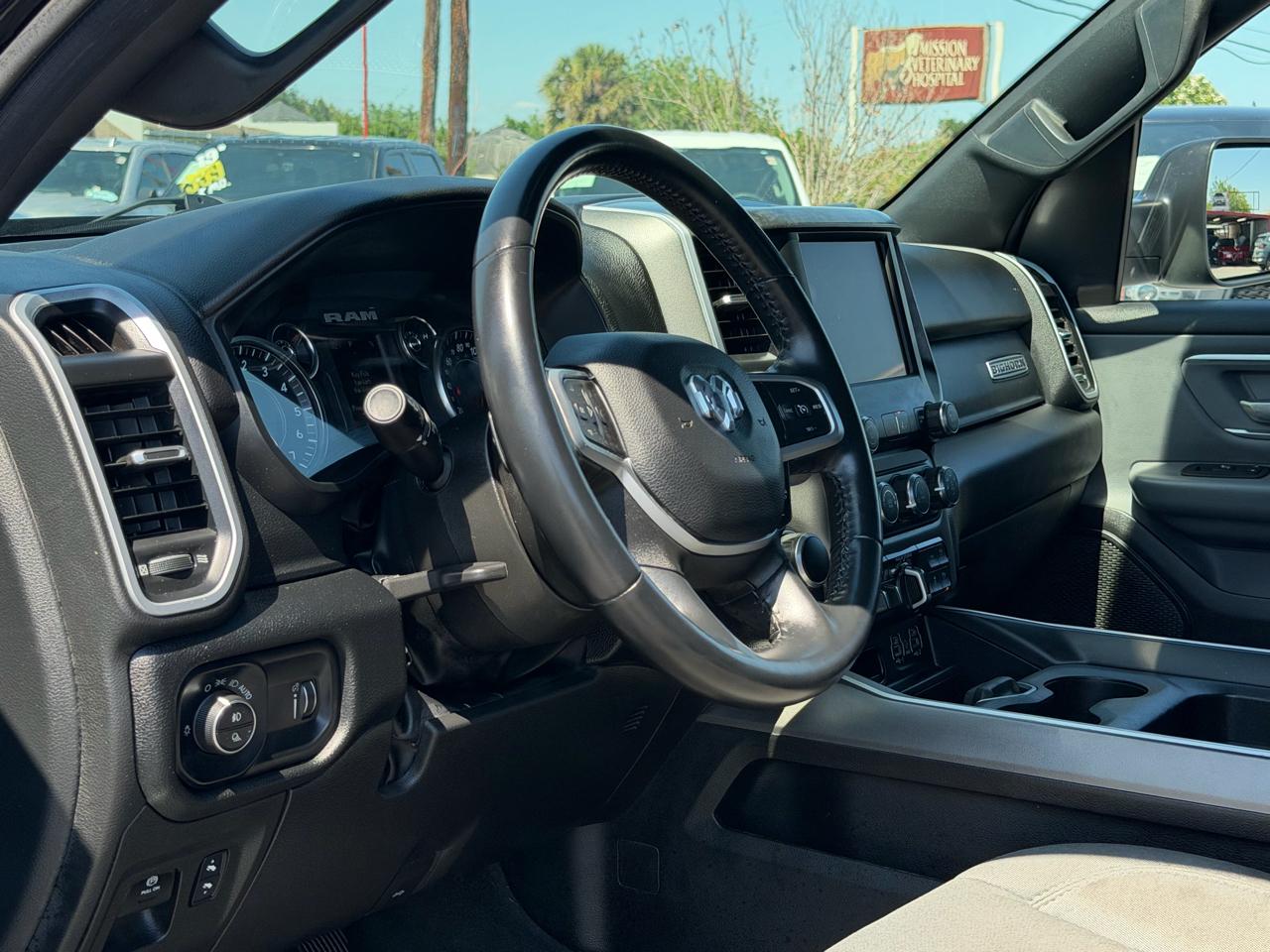 RAM 1500 Big Horn 4x4 Crew Cab 5'7" Box 2022