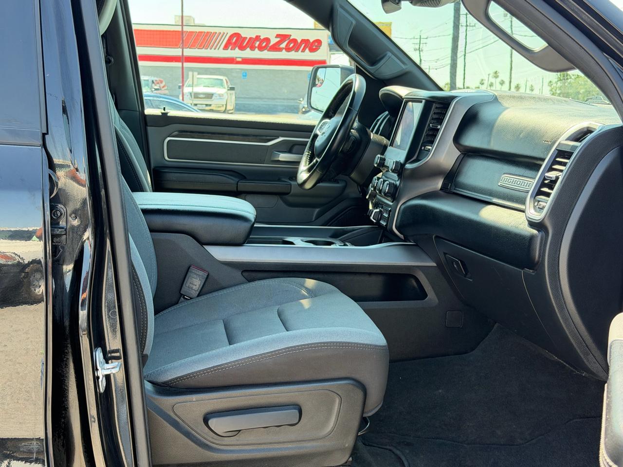 RAM 1500 Big Horn 4x4 Crew Cab 5'7" Box 2022
