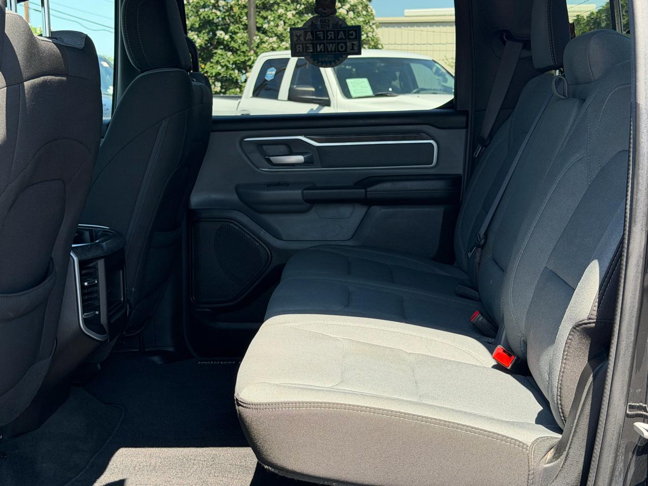 RAM 1500 Big Horn 4x4 Crew Cab 5'7" Box 2022