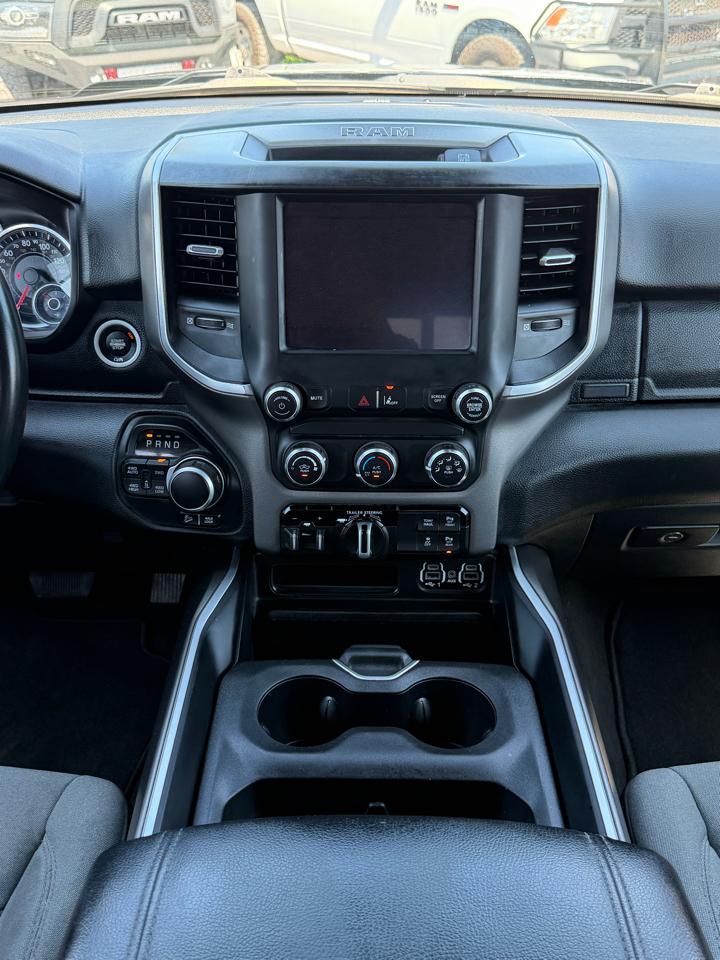 RAM 1500 Big Horn 4x4 Crew Cab 5'7" Box 2022
