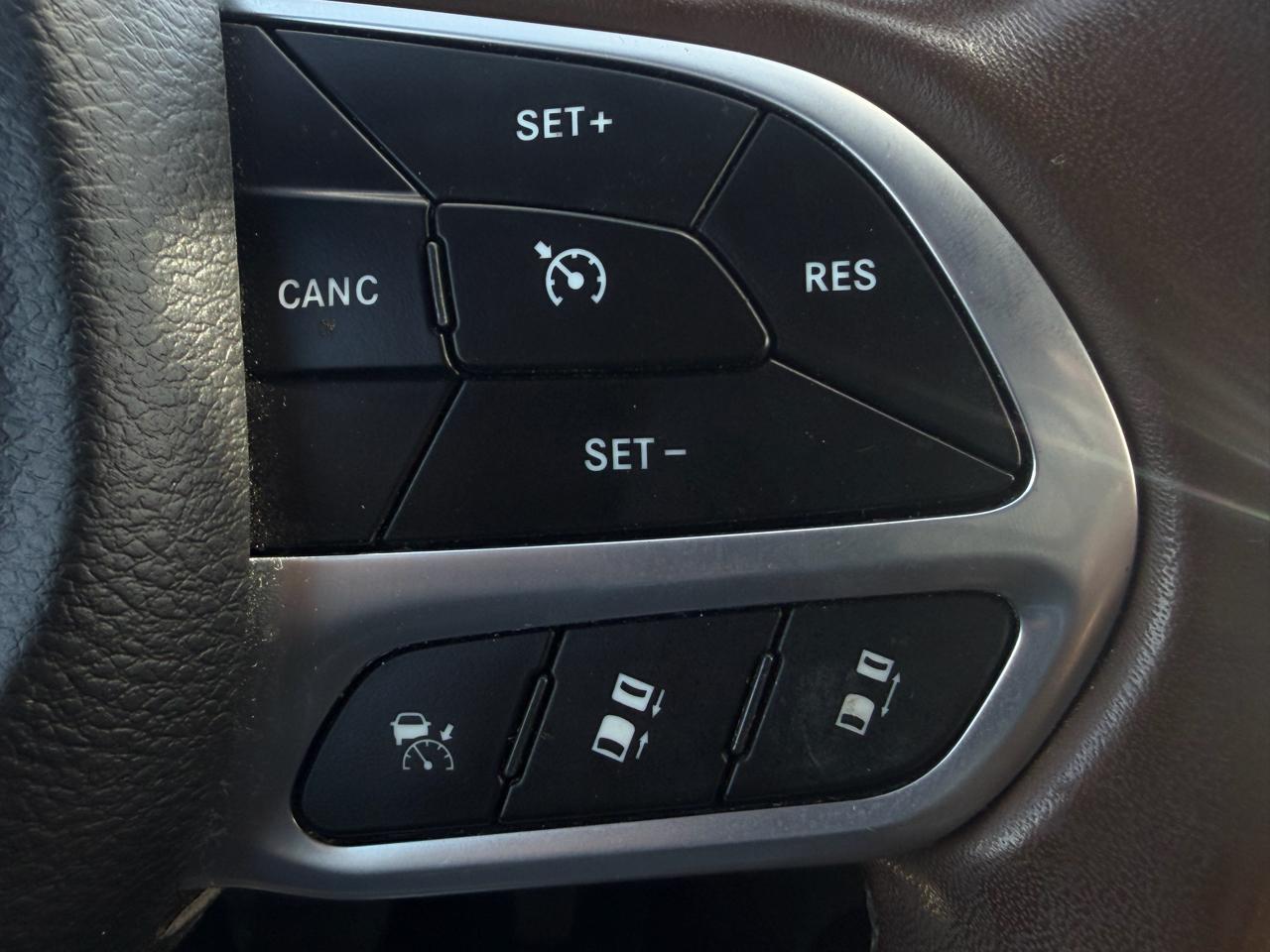 Chrysler Pacifica Hybrid Limited FWD 2021