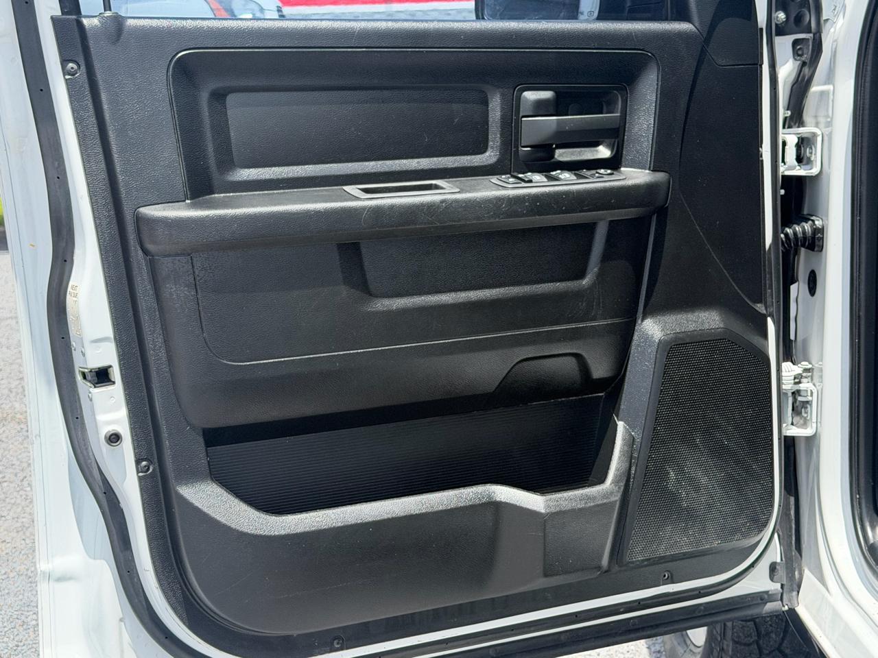 RAM 1500 Classic Tradesman 4x4 Quad Cab 6'4" Box 2022