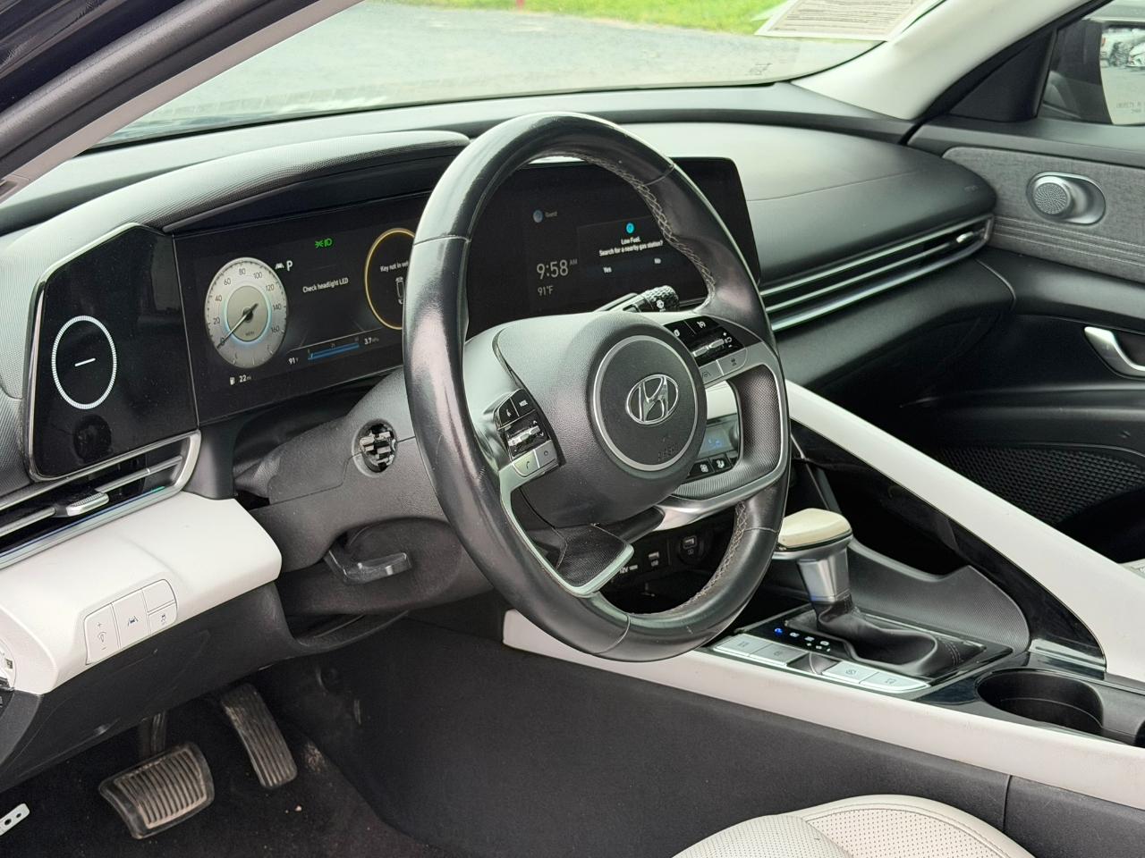 Hyundai Elantra Limited IVT *Ltd Avail* 2021