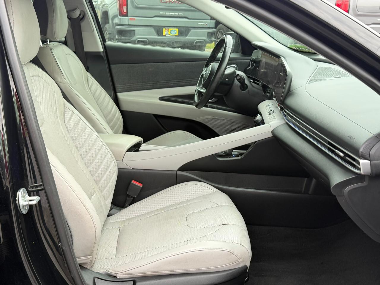 Hyundai Elantra Limited IVT *Ltd Avail* 2021