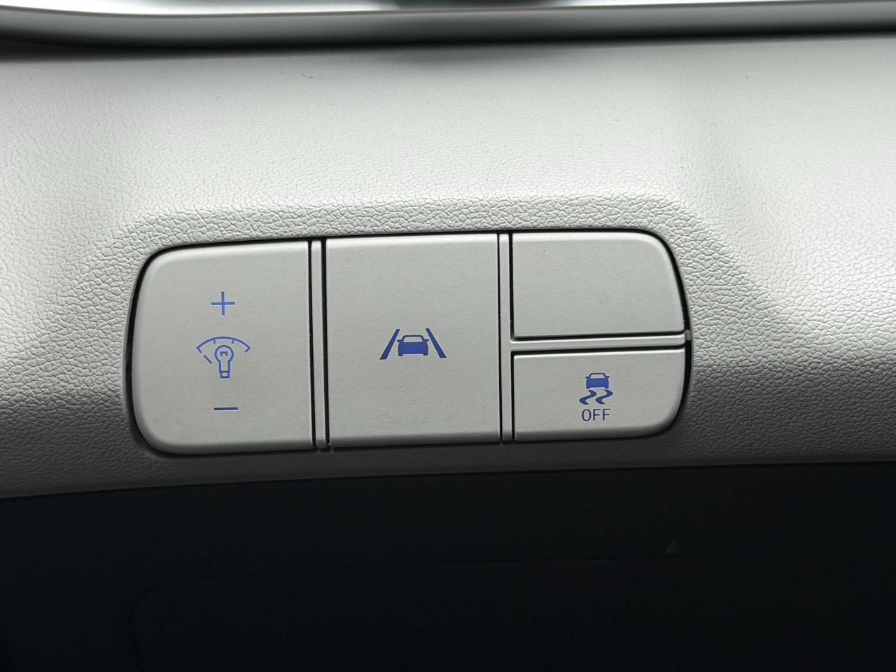 Hyundai Elantra Limited IVT *Ltd Avail* 2021